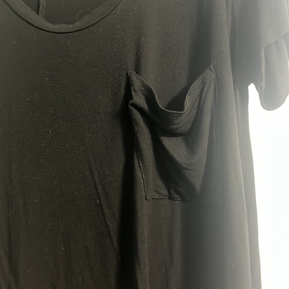 Basic black tee - Picture 2 of 3